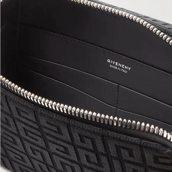 Men’s Givenchy Antigona U Camera Bag - Picture 4 of 16